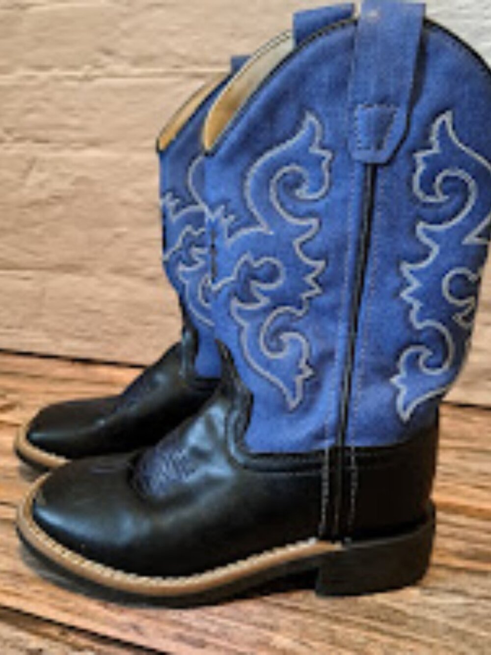 Kids Old West Blue and Black cowboy boots Good used condition